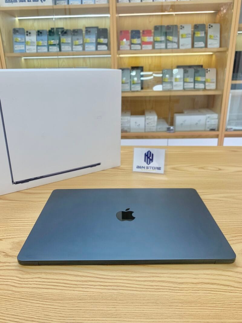 Macbook Air Liquid Rentina 2023 M2 15.3in / 8GB / 256GB / Gray like new 99%