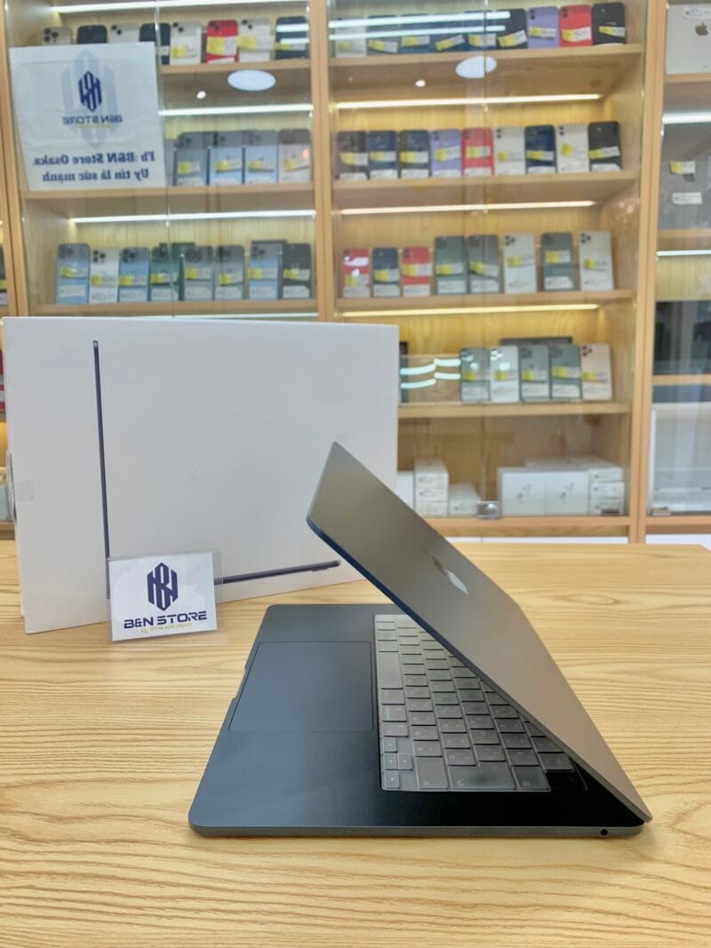 Macbook Air Liquid Rentina 2023 M2 15.3in / 8GB / 256GB / Gray like new 99%