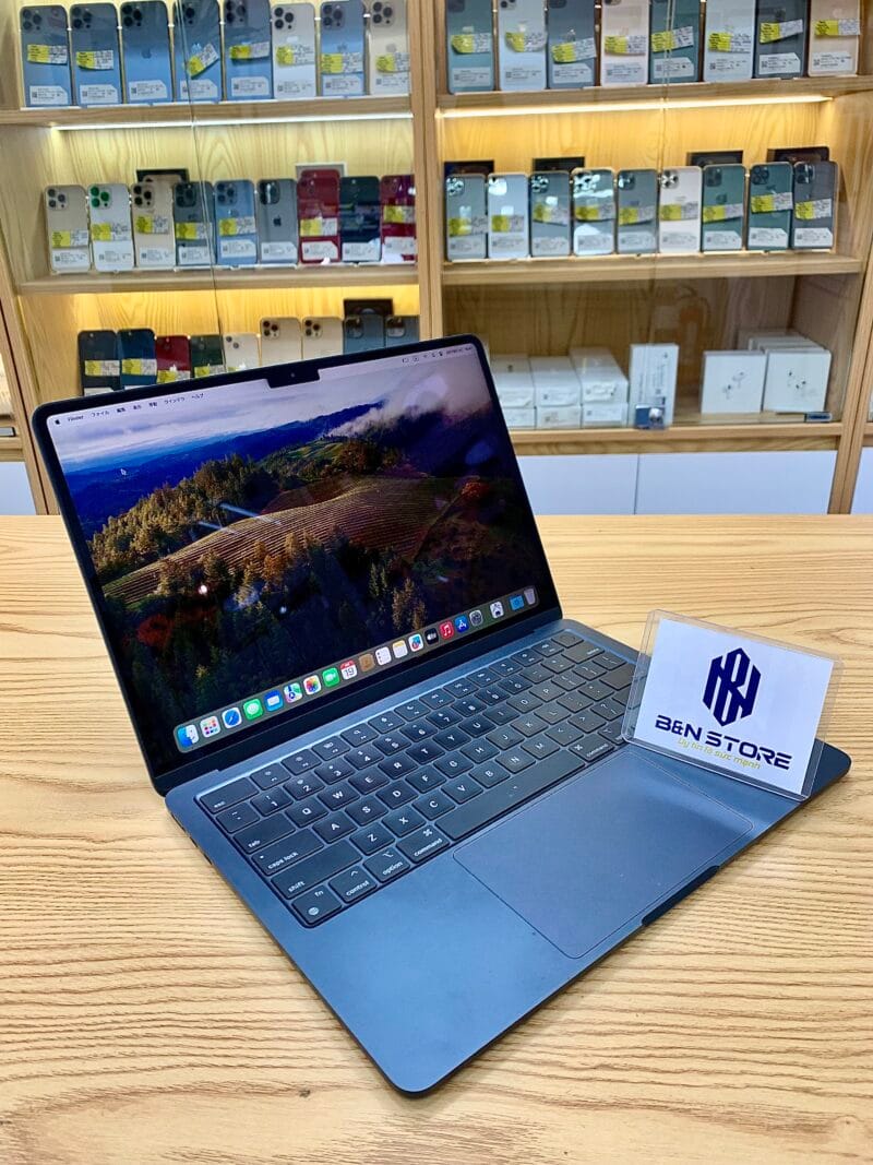 Macbook Air M2 2022 13.6in like new 99.5%  XQ5WX