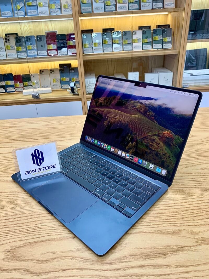 Macbook Air M2 2022 13.6in like new 99.5%  XQ5WX