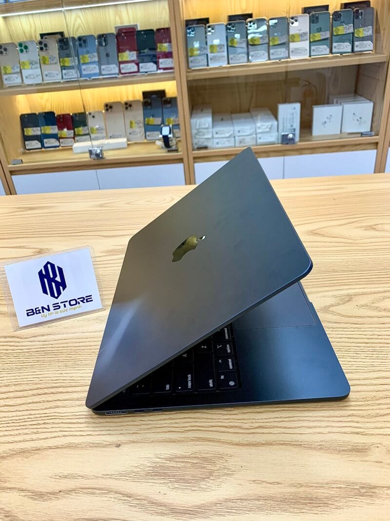 Macbook Air M2 2022 13.6in like new 99.5%  XQ5WX