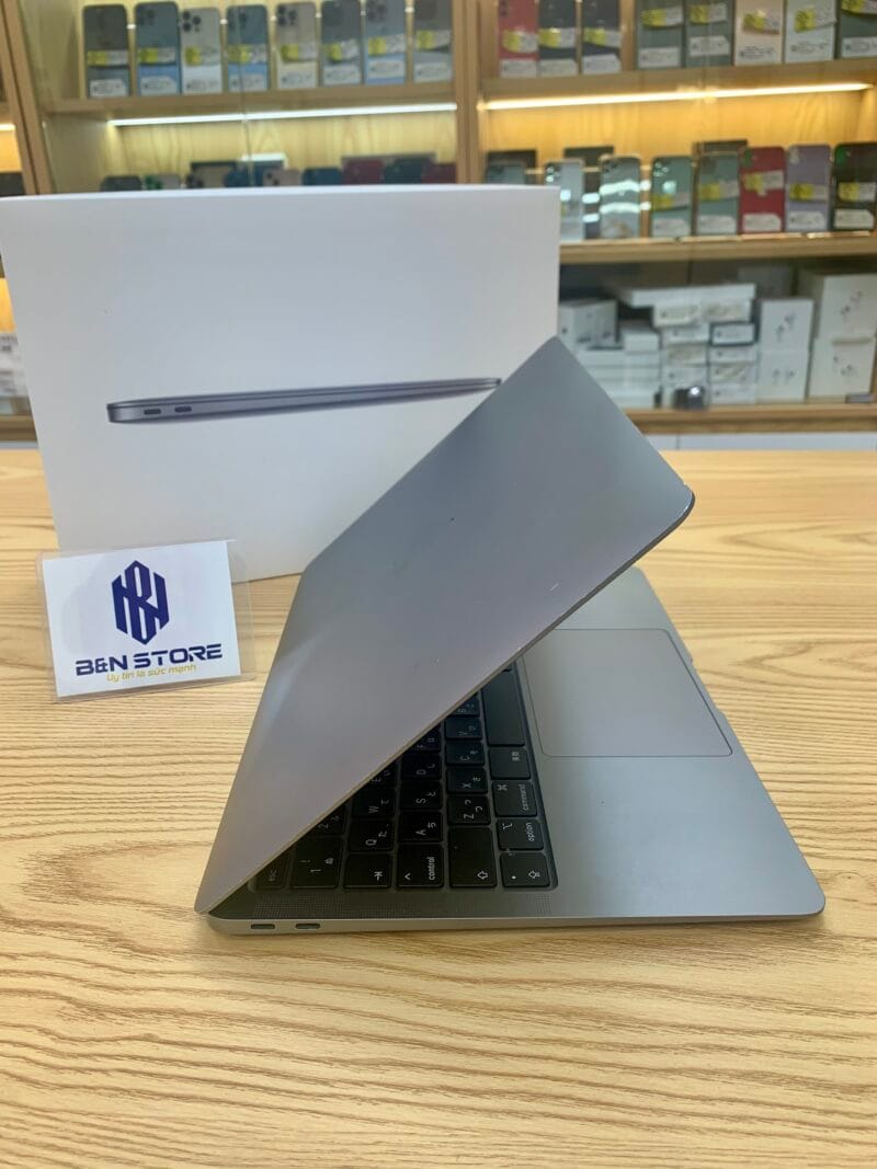 Macbook Air core i3 2020 13.3in like new 98%   19MNHP