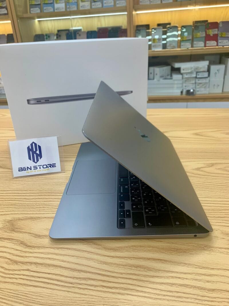 Macbook Air core i3 2020 13.3in like new 98%   19MNHP