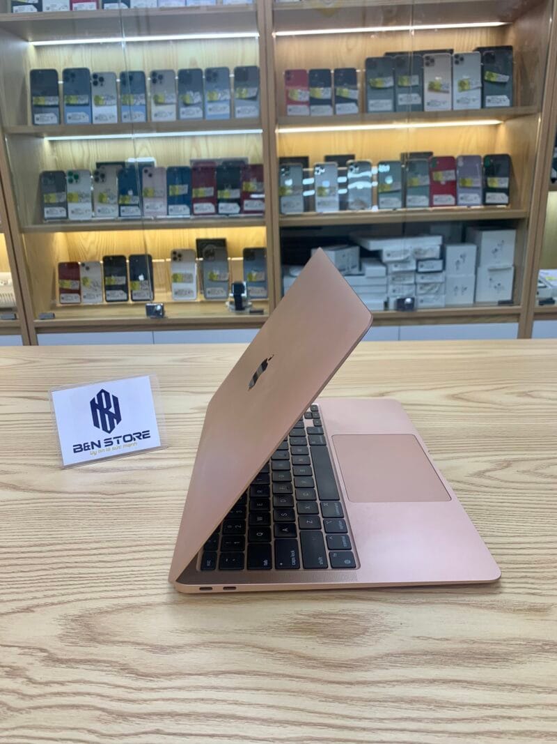 Macbook Air M1 2020 13.3in like new 99%  JAQ72Y