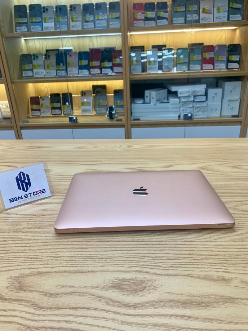 Macbook Air M1 2020 13.3in like new 99%  JAQ72Y