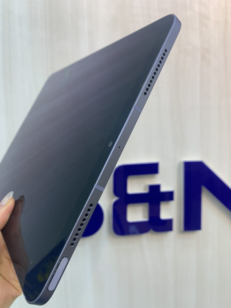 Ipad Air 5 2022 M1 19.9in  64GB like new 98%.   55064