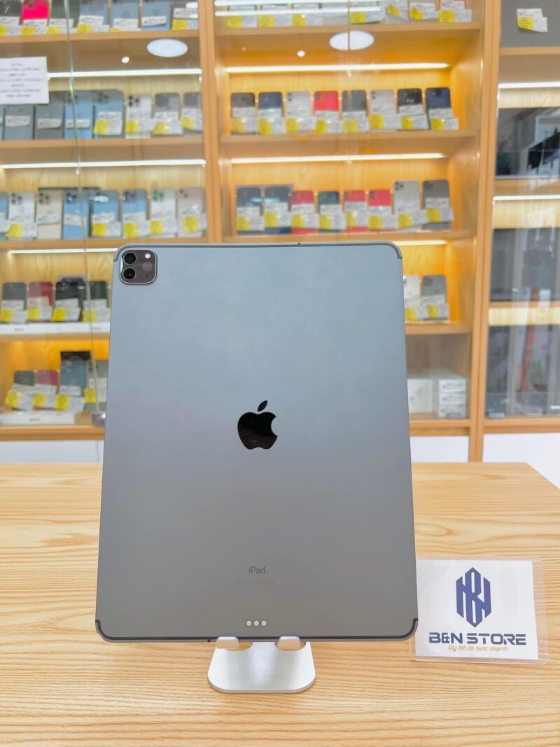 Ipad Pro 4 2020 1TB 12.9in like new 98%.    18586