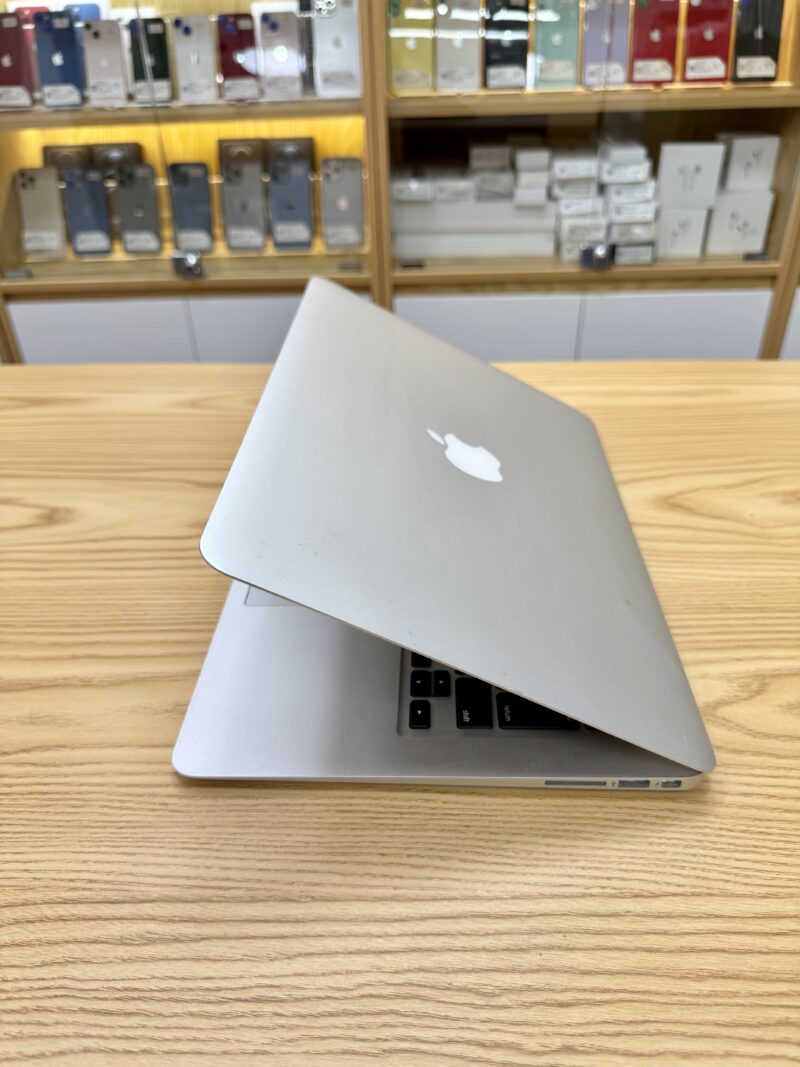 Macbook Air core i5 2015 13.3in like new 98%.   BH3QF