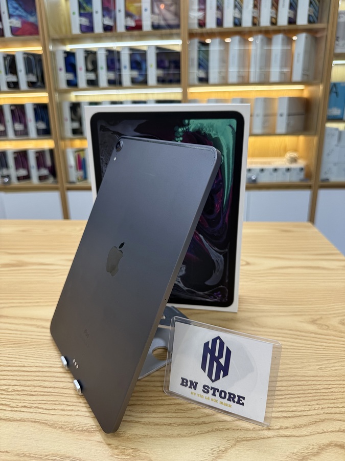 Ipad Pro 2018 11in 256GB like new 98%. KDK6L Ipad Pro 2018 11in 256GB like new 98%. KDK6L