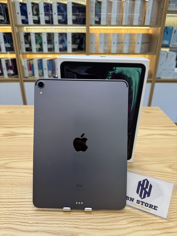 Ipad Pro 2018 11in 256GB like new 98%. KDK6L Ipad Pro 2018 11in 256GB like new 98%. KDK6L