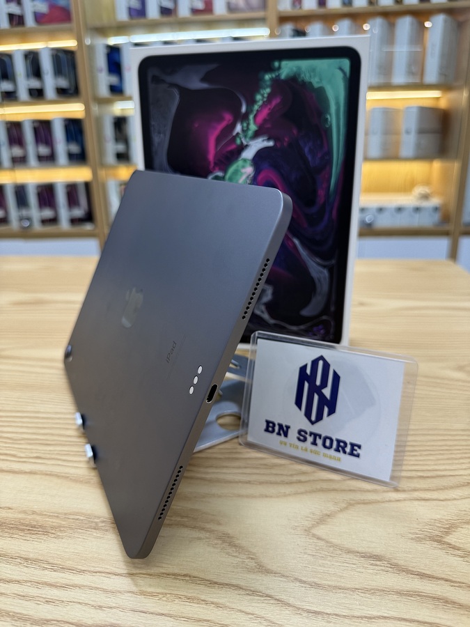 Ipad Pro 2018 11in 256GB like new 98%. KDK6L Ipad Pro 2018 11in 256GB like new 98%. KDK6L