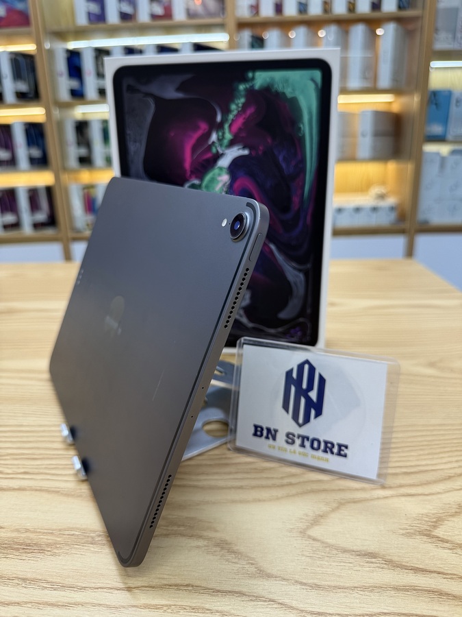 Ipad Pro 2018 11in 256GB like new 98%. KDK6L Ipad Pro 2018 11in 256GB like new 98%. KDK6L