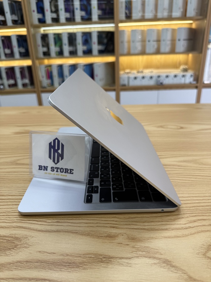 Macbook Air M2 2022 13.6in 512GB like new 98.5%. TC6L6 Macbook Air M2 2022 13.6in 512GB like new 98.5%. TC6L6