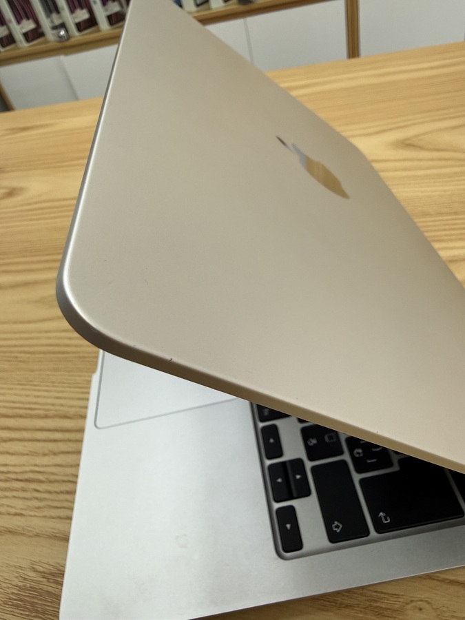 Macbook Air M2 2022 13.6in 512GB like new 98.5%. TC6L6 Macbook Air M2 2022 13.6in 512GB like new 98.5%. TC6L6