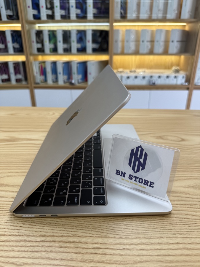 Macbook Air M3 2024 13.6in 256GB likr new 99%. VD7Q4 Macbook Air M3 2024 13.6in 256GB likr new 99%. VD7Q4