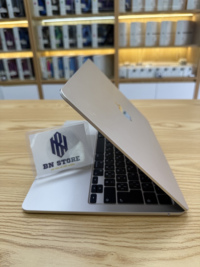 Macbook Air M3 2024 13.6in 256GB likr new 99%. VD7Q4 Macbook Air M3 2024 13.6in 256GB likr new 99%. VD7Q4