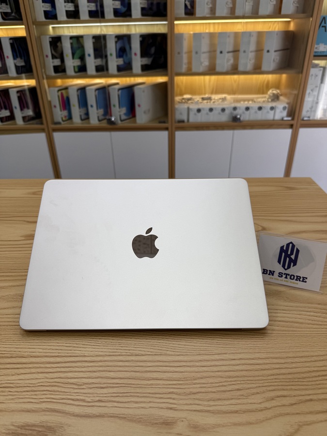 Macbook Air M3 2024 13.6in 256GB likr new 99%. VD7Q4 Macbook Air M3 2024 13.6in 256GB likr new 99%. VD7Q4