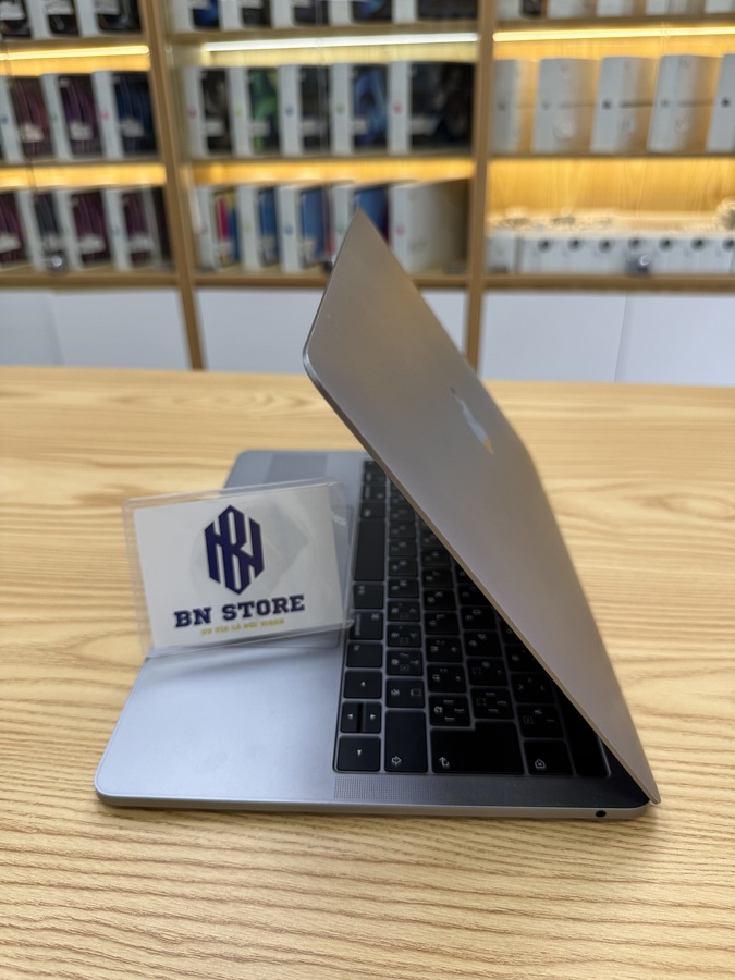 Macbook Pro 2019 core i5 13.3in 512GB Like new 98%. 0L414 Macbook Pro 2019 core i5 13.3in 512GB Like new 98%. 0L414