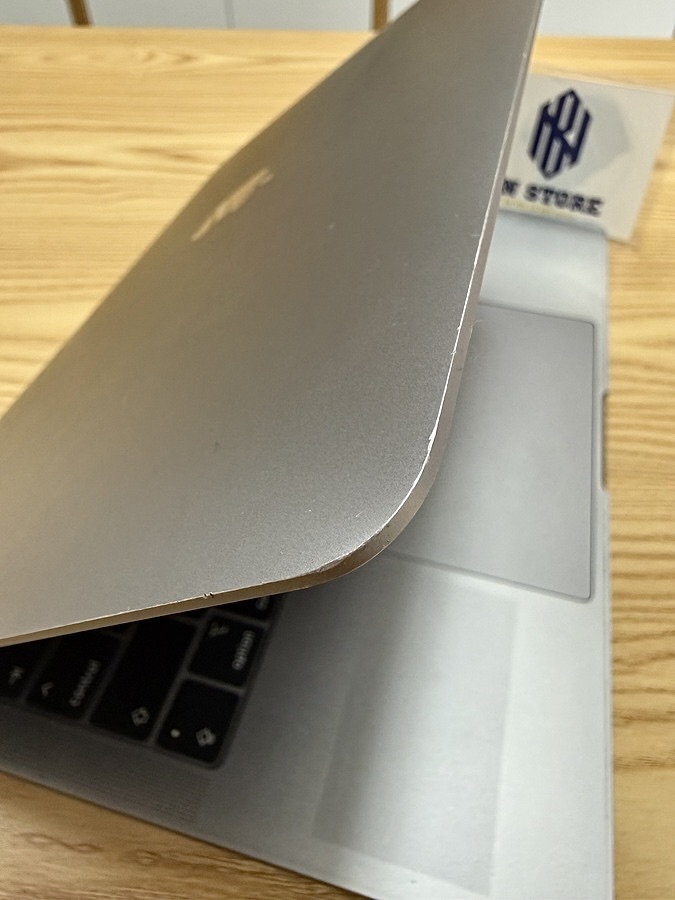 Macbook Pro 2019 core i5 13.3in 512GB Like new 98%. 0L414 Macbook Pro 2019 core i5 13.3in 512GB Like new 98%. 0L414