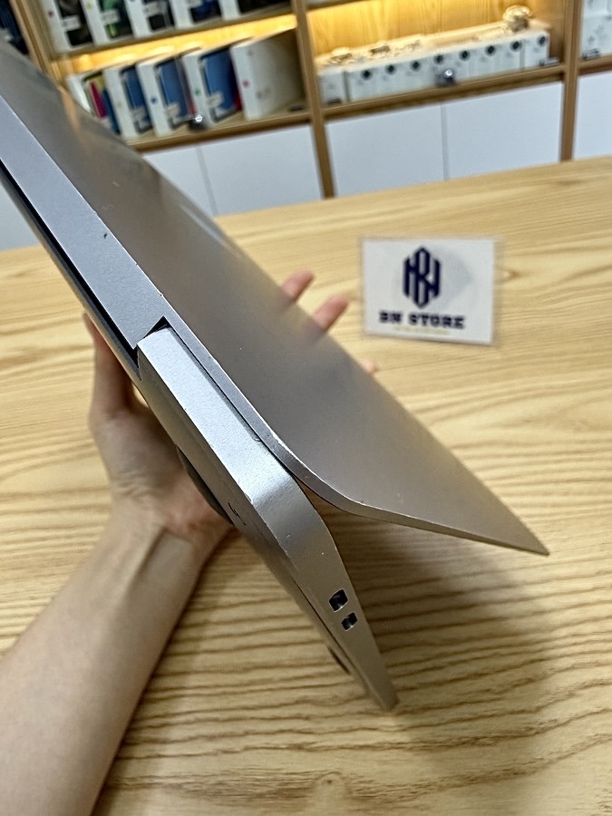 Macbook Pro 2019 core i5 13.3in 512GB Like new 98%. 0L414 Macbook Pro 2019 core i5 13.3in 512GB Like new 98%. 0L414