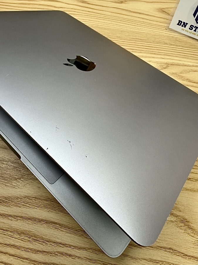Macbook Pro 2019 core i5 13.3in 512GB Like new 98%. 0L414 Macbook Pro 2019 core i5 13.3in 512GB Like new 98%. 0L414