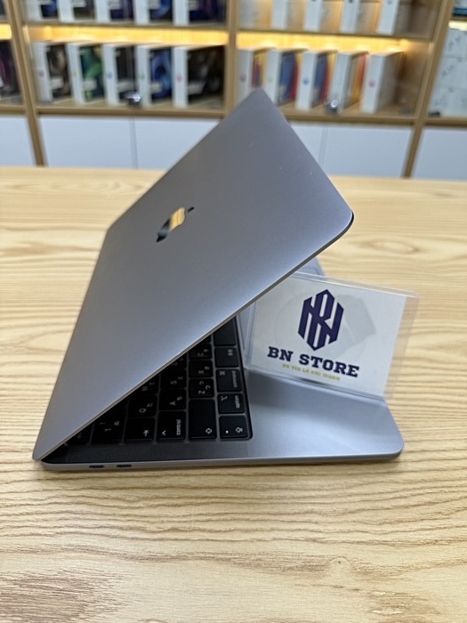 Macbook Pro M1 2020 13.3in 256GB like new 98%. 05NL2L2 Macbook Pro M1 2020 13.3in 256GB like new 98%. 05NL2L2