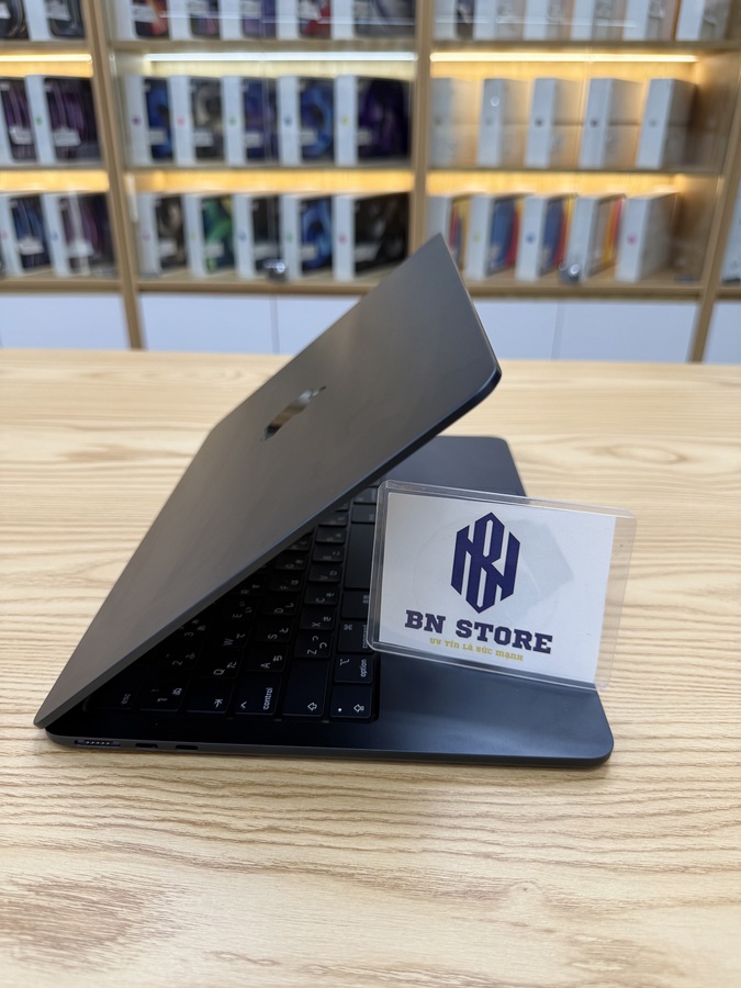 Macbook Air M2 2022 13.6in 256GB like new 99%. R9RLKL2 Macbook Air M2 2022 13.6in 256GB like new 99%. R9RLKL2