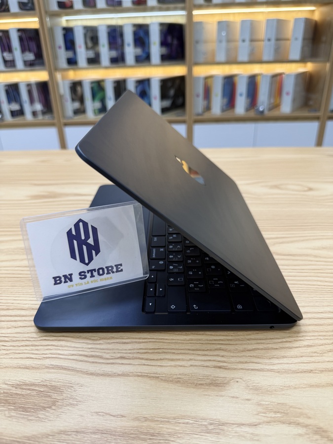 Macbook Air M2 2022 13.6in 256GB like new 99%. R9RLKL2 Macbook Air M2 2022 13.6in 256GB like new 99%. R9RLKL2