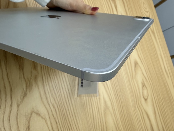 Ipad Pro 4 2020 12.9in 256GB like new 98%. QNTGT Ipad Pro 4 2020 12.9in 256GB like new 98%. QNTGT