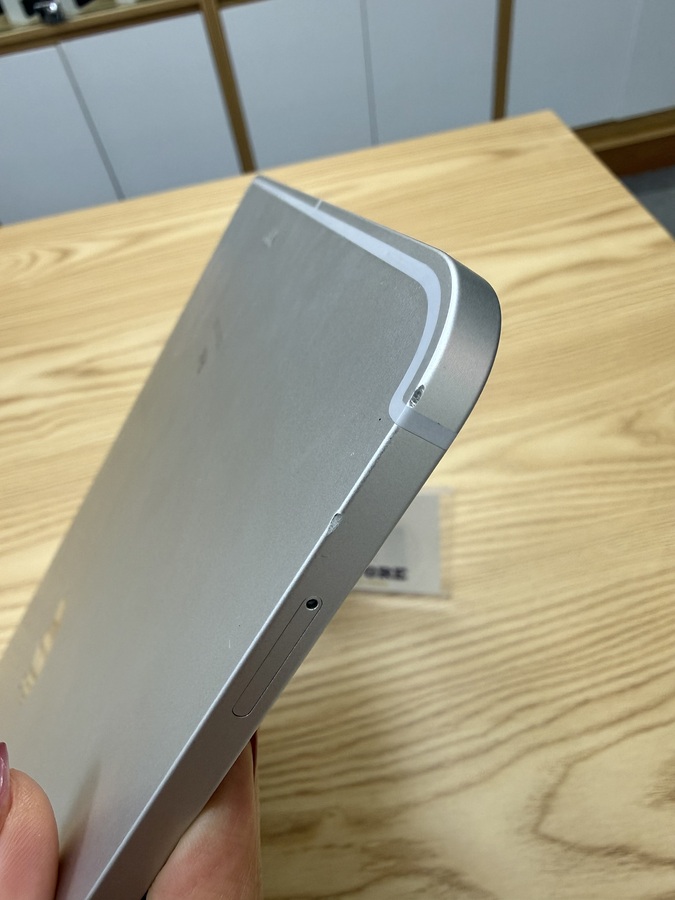 Ipad Pro 4 2020 12.9in 256GB like new 98%. QNTGT Ipad Pro 4 2020 12.9in 256GB like new 98%. QNTGT