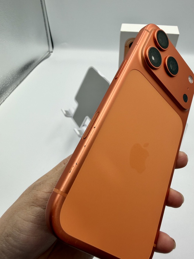 Iphone 17 Pro 256GB Like New 98% . 03677 Iphone 17 Pro 256GB Like New 98% . 03677